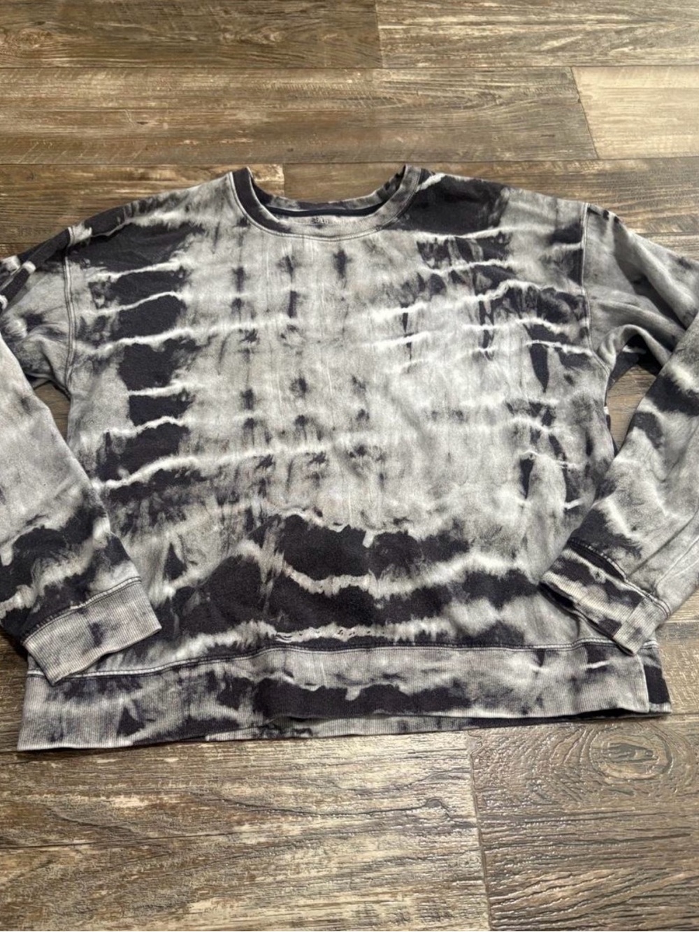 Nicole Miller Black and Gray Tie-Dye Pullover Sweatshirt